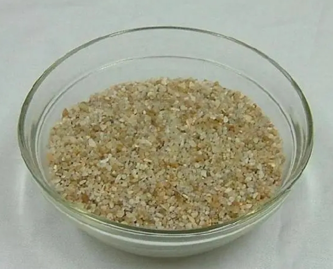 石英砂过滤材料的颗料大小是用于不同环境的